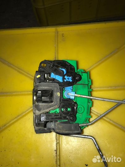 Замок двери задний правый Hyundai Solaris RB 1.6