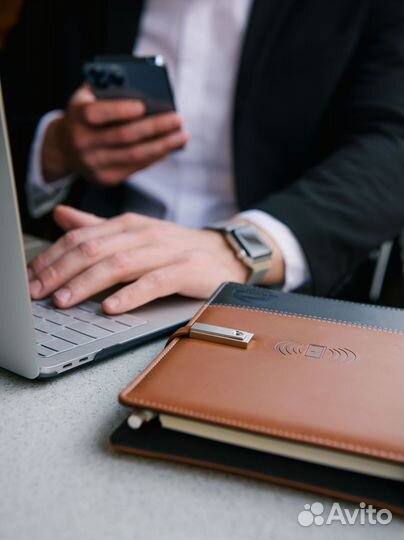 Ежедневник с беспроводной зарядкой