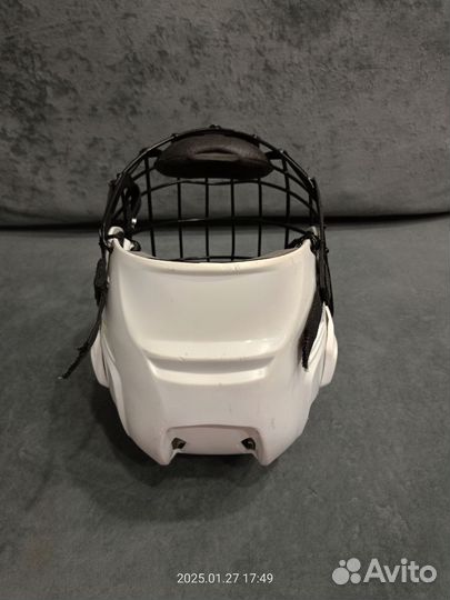 Хоккейный шлем