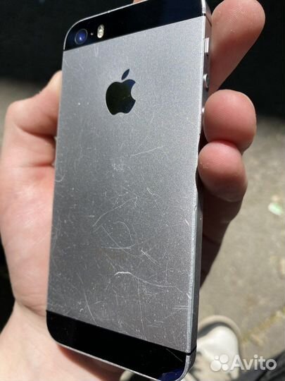 Телефон iPhone se 2016 32 gb
