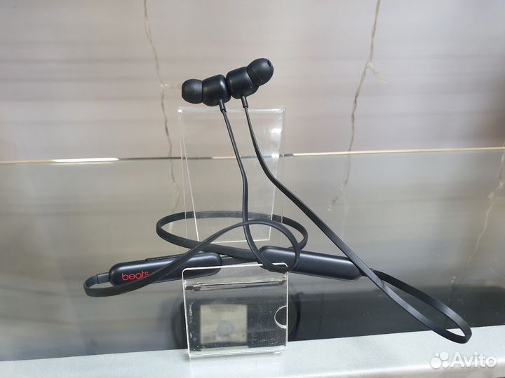 Беспроводные наушники Beats Flex