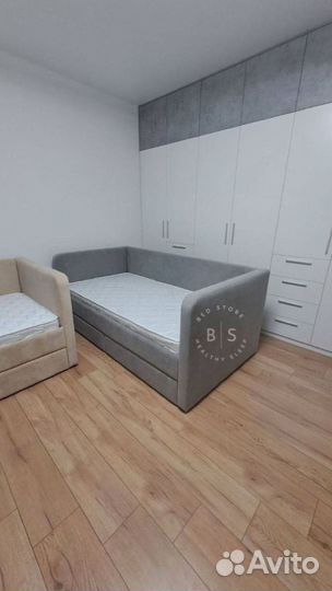 Детская кровать с мягким изголовьем