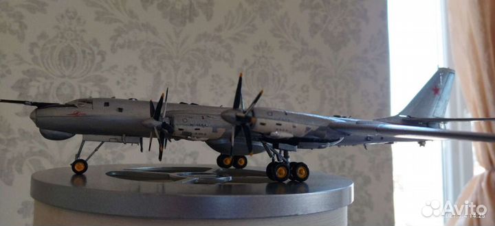 Копия-модель самолёта Ту 142.масштаб 1:144