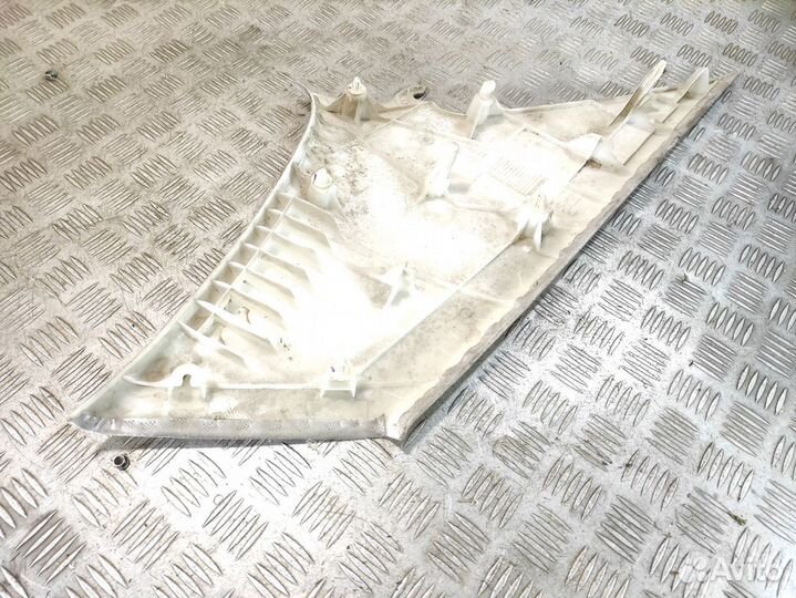 Обшивка стойки правая Toyota Corolla e120