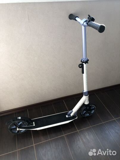 Самокат Tracker200