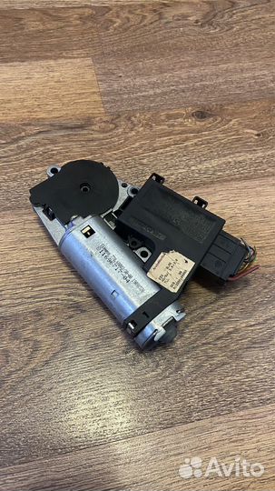 Моторчик люка BMW X5 E53