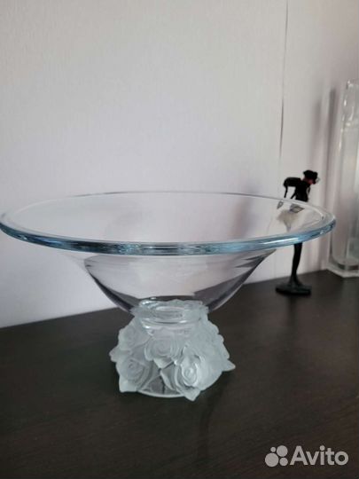 Ваза для фруктов на ножке