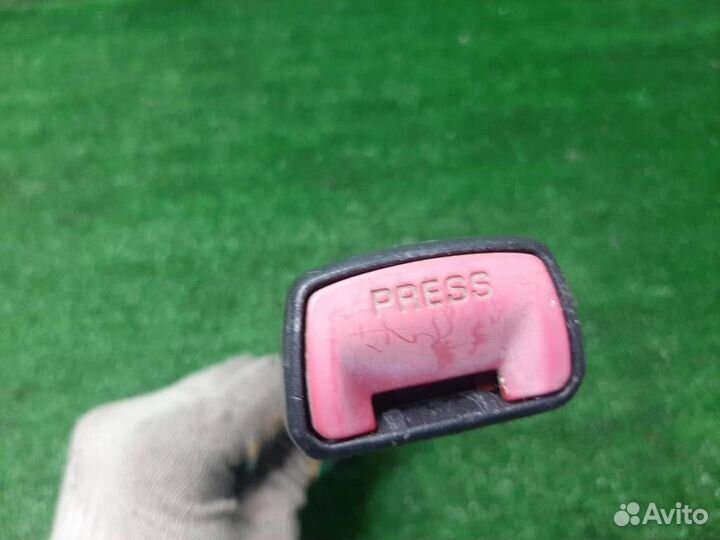 Замок ремня безопасности передний левый Toyota Ay