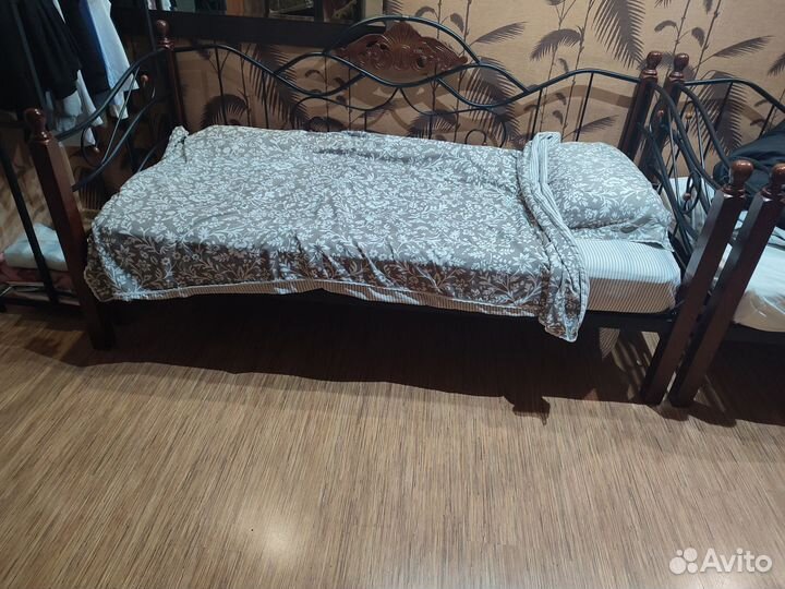Кровать с матрасом