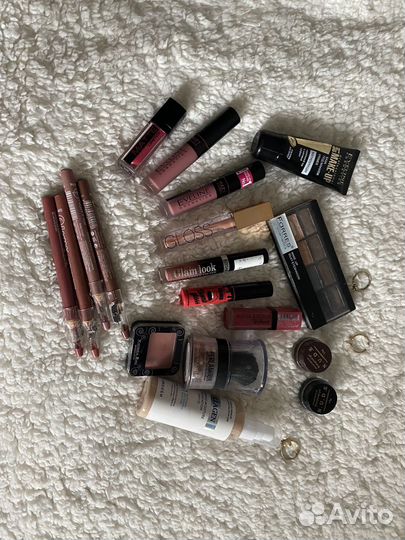 Набор косметики пакетом бронь