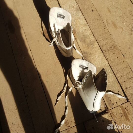 Коньки фигурные 40 размер