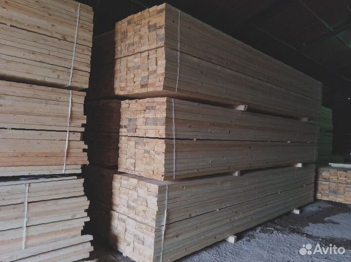 Прочные доски из сосны для надежных конструкций