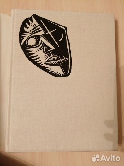 Старинная книга по искусству 