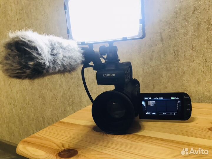 Видеокамера Canon XA-10