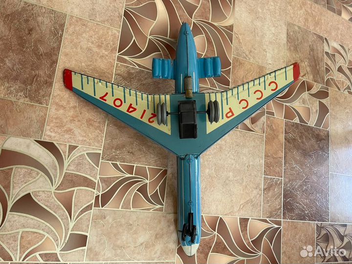 Игрушка самолёт ил-62 советский
