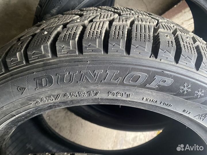 Dunlop SP Winter Ice 02 245/45 R17 99T