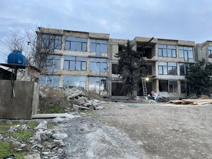 3-к. квартира, 100 м², 2/4 эт.