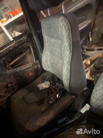 Передние сиденья ваз 2114