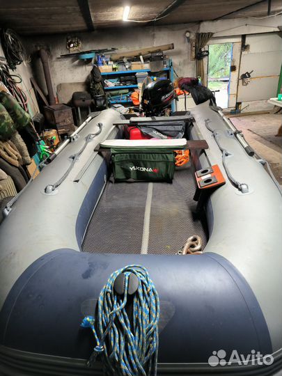 Лодка с мотором