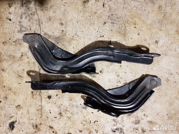 Петля капота Solaris Оригигинал