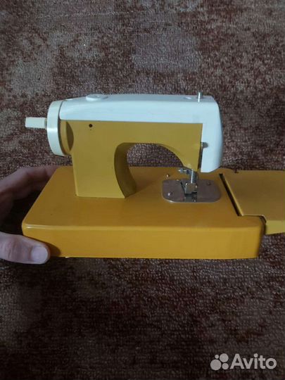 Детская швейная машинка Ладушка