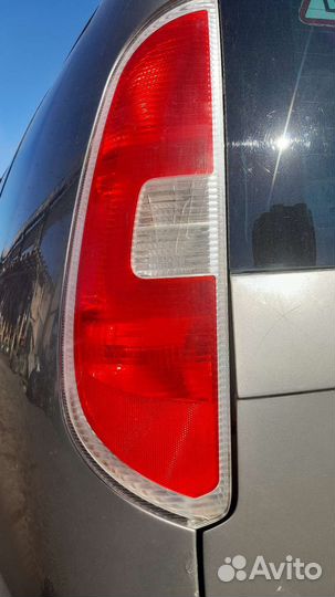 Задний левый фонарь skoda roomster