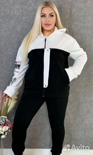 Спортивный костюм женский