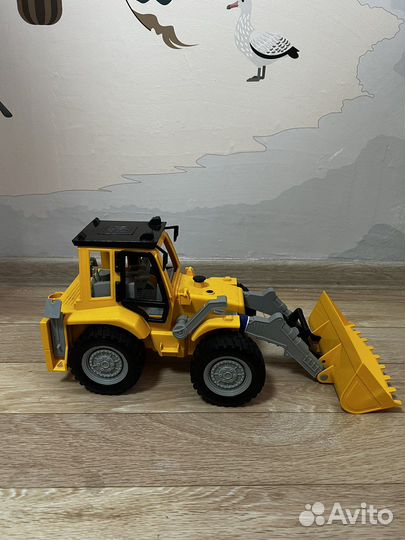 Игрушка трактор