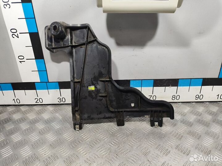 Б/У Защита днища кузова правая задняя#001