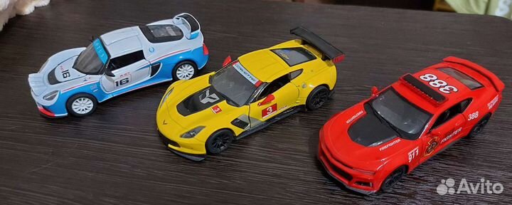 Инерционная машинка kinsmart 1:36