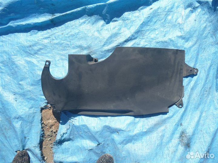 Декоративная крышка двс Toyota Crown GRS200 2011