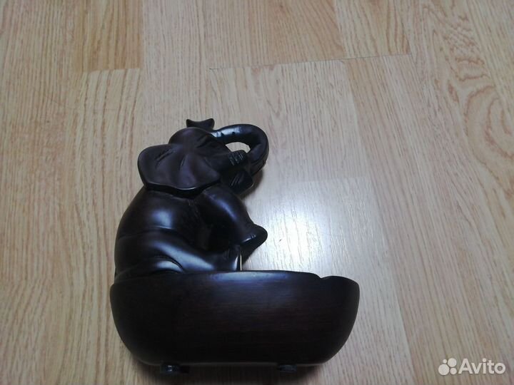 Фигурки слонов из красного дерева. Более 30 лет