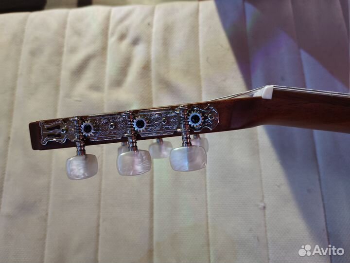 Акустическая гитара