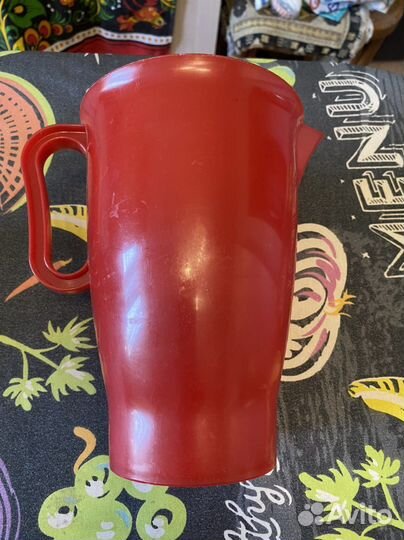 Кувшины стекло и пластик, кружка железная