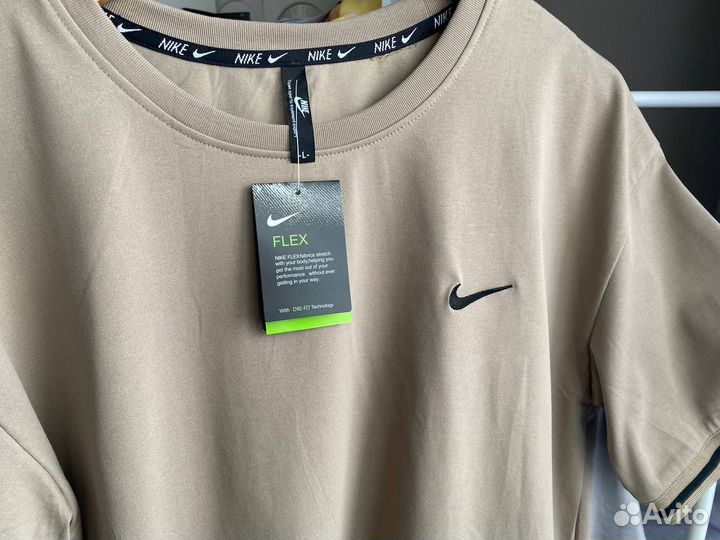 Комплект. Футболка и шорты Nike