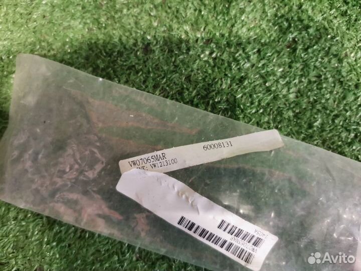 Молдинг накладки бампера Volkswagen Jetta