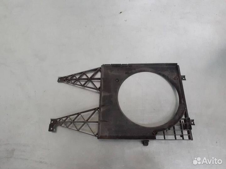 Диффузор вентилятора Volkswagen Bora 2000