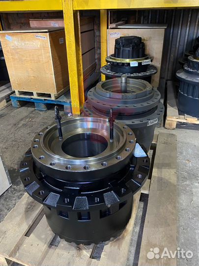 Редуктор хода Hitachi EX200LC-5HHE