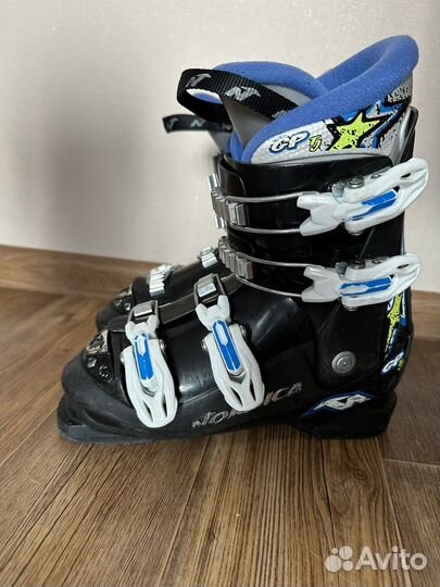 Горнолыжнын ботинки детские 22,5 стелька Nordica