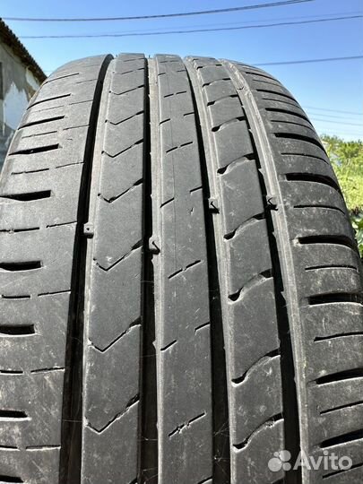 Kumho Ecsta HS51 215/55 R17 94W