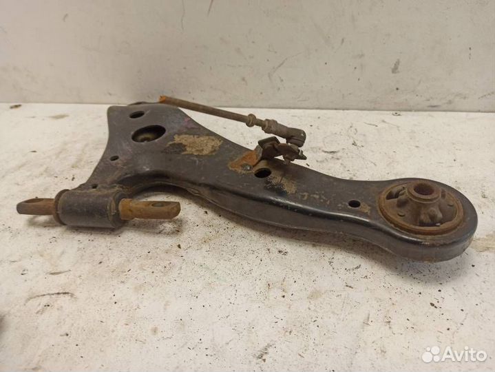 Рычаг передний правый нижний
