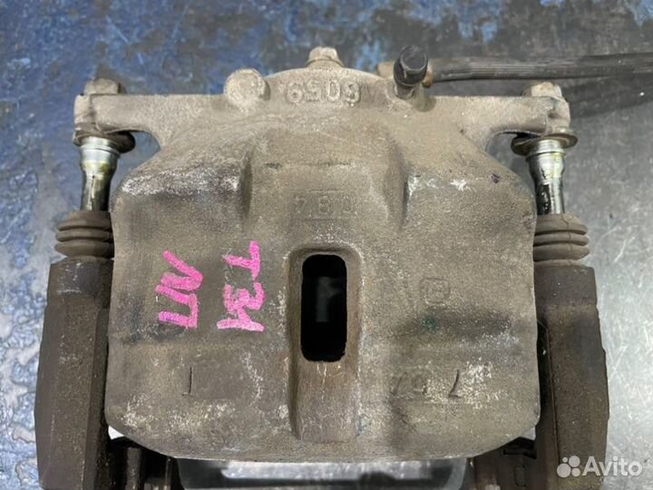 Суппорт передний левый Nissan X-Trail T31