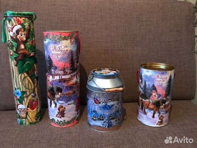 Жестяная банка для шоколадного новогоднего подарка