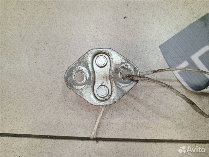 Ответная часть замка двери Toyota Land Cruiser 10