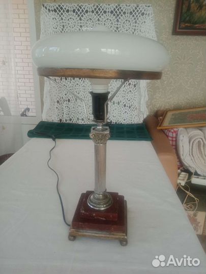 Настольная лампа