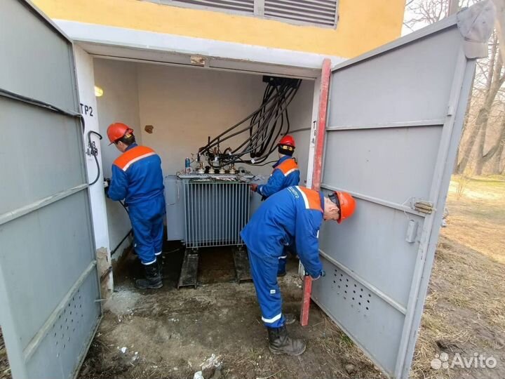 Силовой трехфазный трансформатор