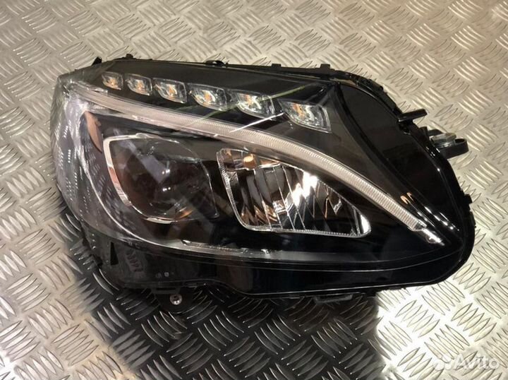 Фара правая Mercedes W205 Мерседес С 205