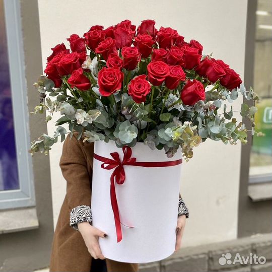 101 Роза в коробке XXL с эвкалиптом