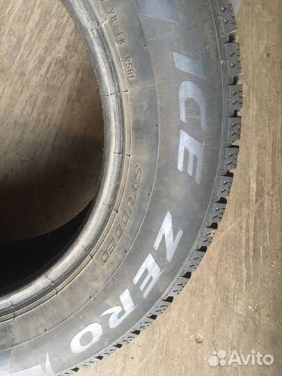 Pirelli Ice Zero 215/65 R16