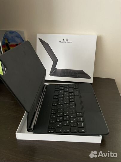 Чехол-клавиатура Apple Magic Keyboard для iPad Pro